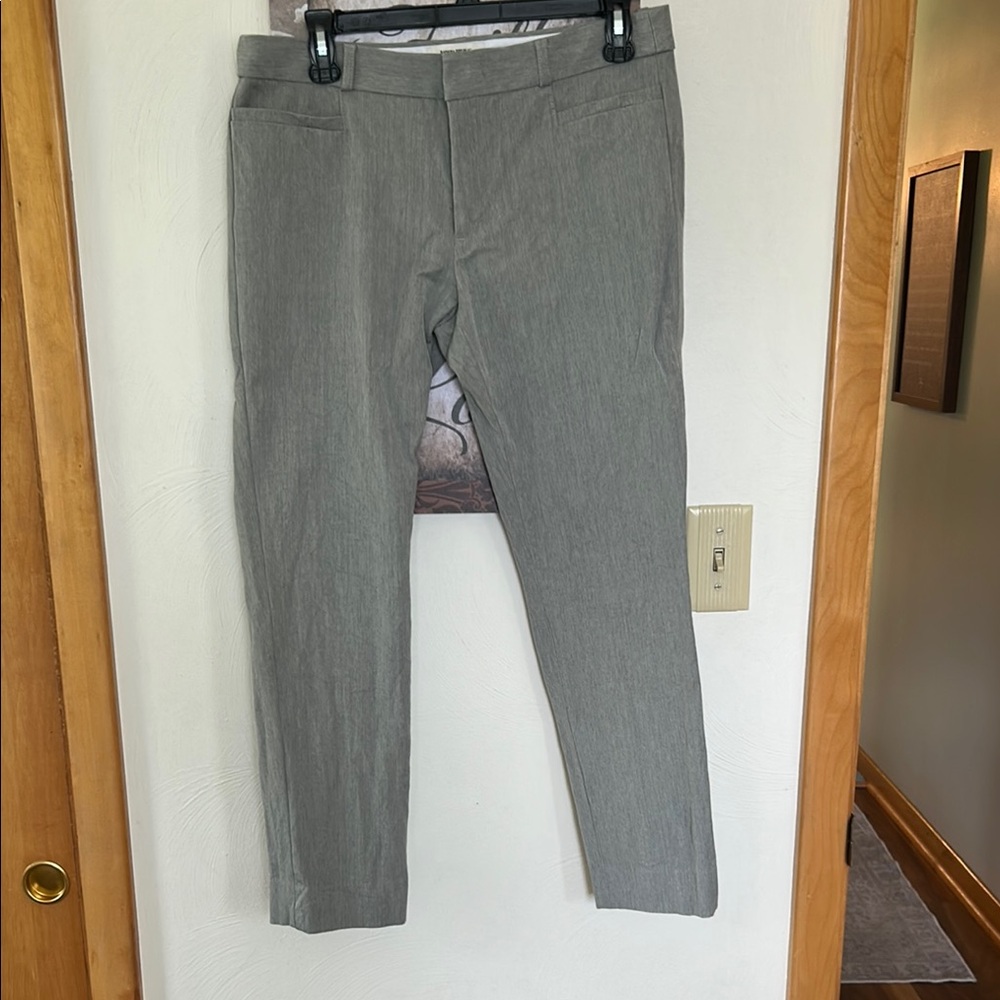 Like new Banana Republic Gray Slim Fit Sloan Trousers
